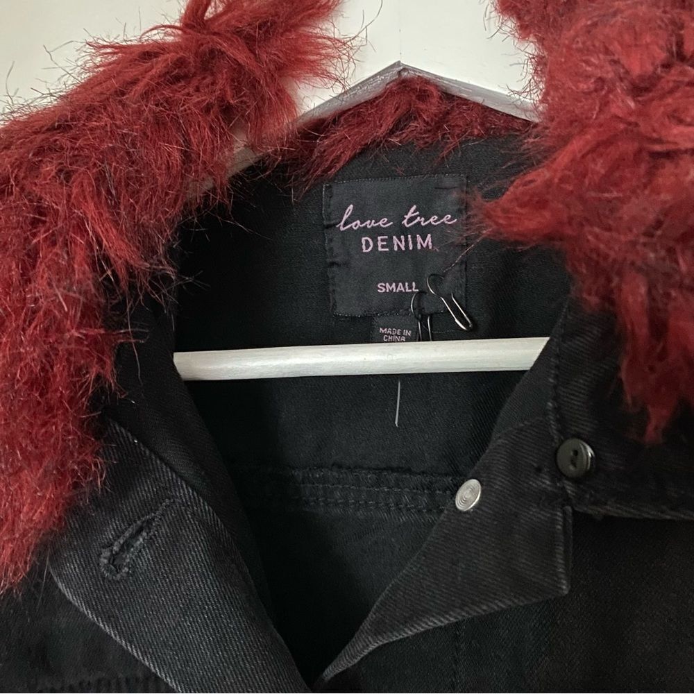 Love Tree Denim Jacket Black Red Fur Collar Removable Casual Fall Vibes - Picture 9 of 11